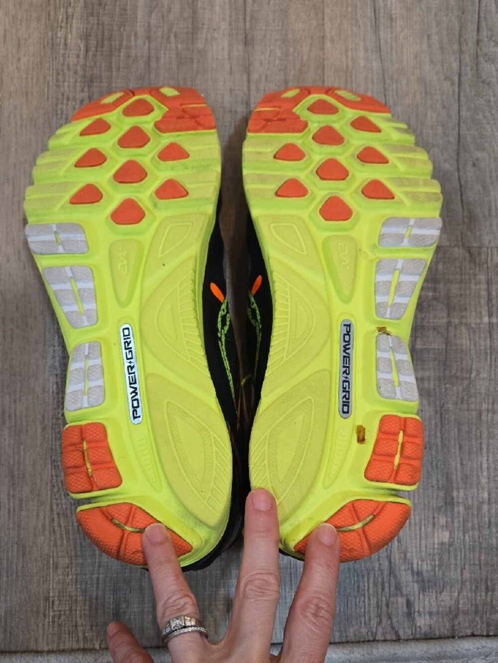 Saucony Men's White Neon Yellow Black Athletic Running Shoes - Picture 5 of 6